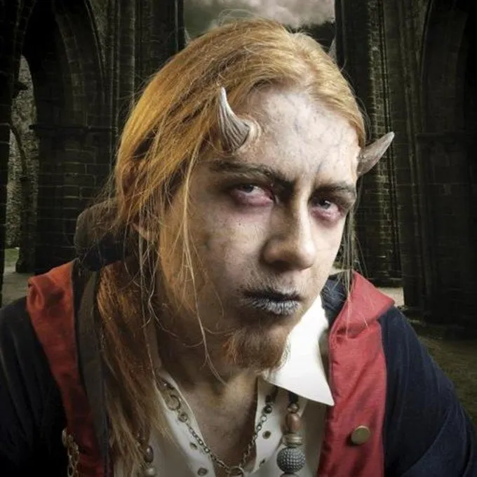 Epic Armoury Teufel Hörner, LARP Anwendung 1 Epic Armoury Teufel Hörner, LARP Anwendung